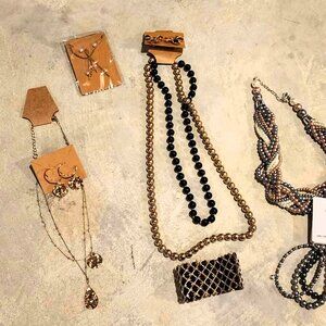Jewelry Lot Necklaces, Earrings, Bracelets